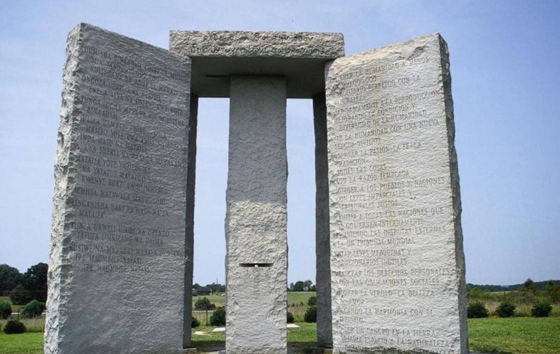 Explozie la Georgia Guidestones, monumentul considerat „Stonehenge al Americii". Mesajele misterioase scrise pe Guidestones