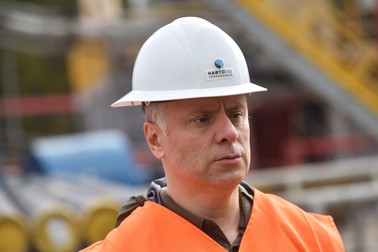 1 octombrie 2022, Lviv, Ucraina: Președintele Consiliului Naftogaz al Ucrainei, Iuri Vitrenko, în timpul unei vizite la o stație de forare a puțurilor de gaz din regiunea Lviv. Din cauza invaziei militare ruse, Ucraina a refuzat complet gazul rusesc. Prin urmare, noi zăcăminte de gaze sunt forate și dezvoltate în diferite regiuni ale Ucrainei | Foto: Profimedia