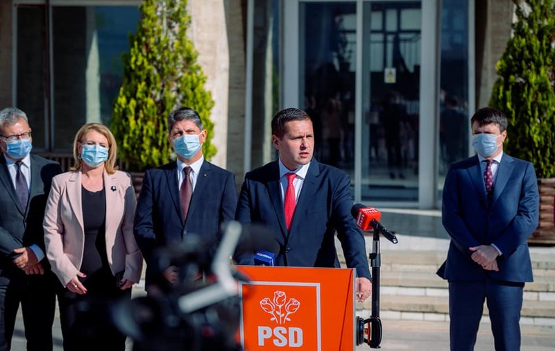 PSD Dâmbovița cere interzicerea sloganului “O Românie fără hoție” al USR-PLUS, pe motiv că “instigă la ură, xenofobie și intoleranță”