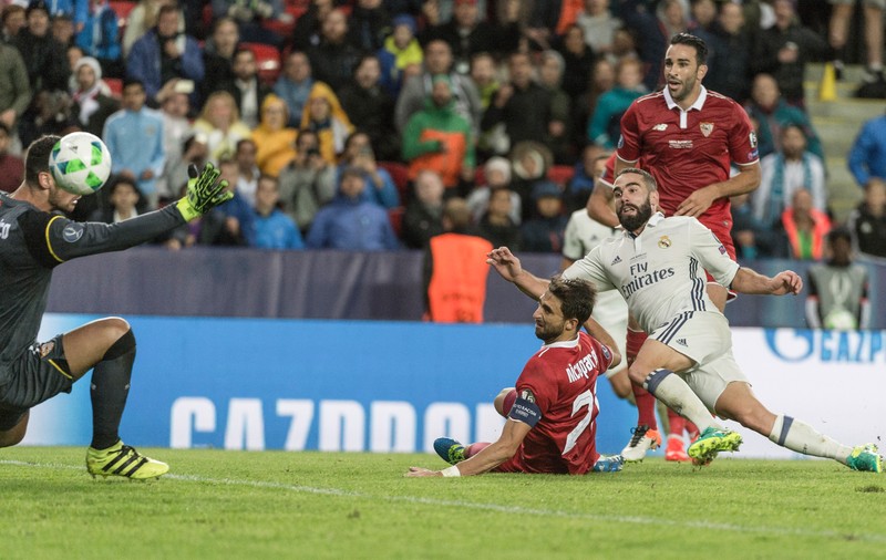 Real Madrid - FC Sevilla este derby-ul optimilor de finală în Cupa Spaniei. Echipa lui Florin Andone a avut noroc