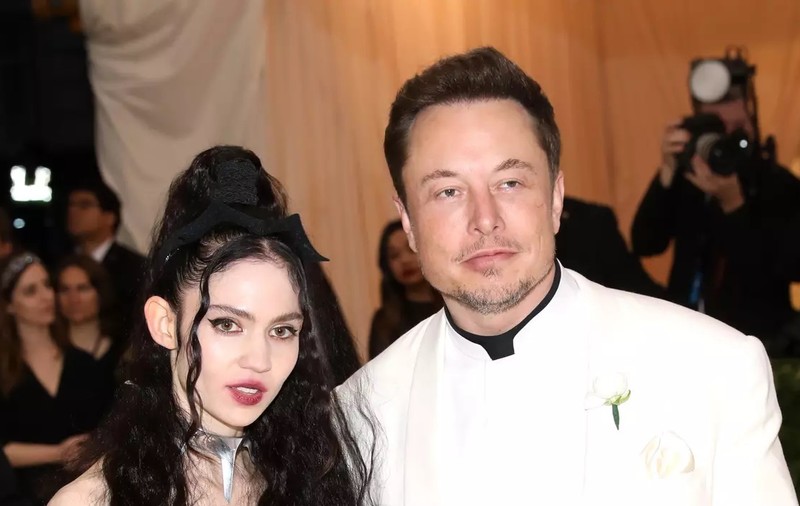 Elon Musk și Grimes, părinți pentru a doua oară cu ajutorul unei mame-surogat. Ce nume unic au ales pentru fiica lor