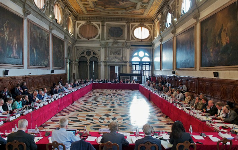 O delegație a Comisiei de la Veneția vine în România: În vizor sunt modificarea legilor Justiţiei şi intenţia PSD-ALDE de modificare a codurilor penale