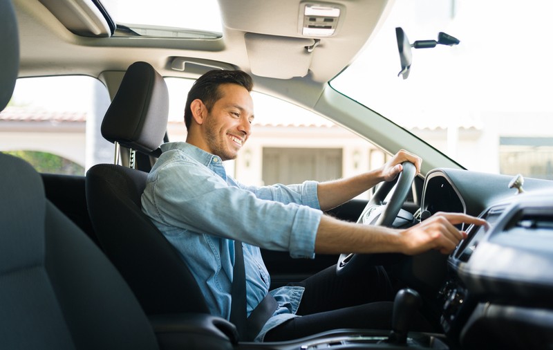 Top 25 de melodii pe care să le asculţi în timp ce conduci