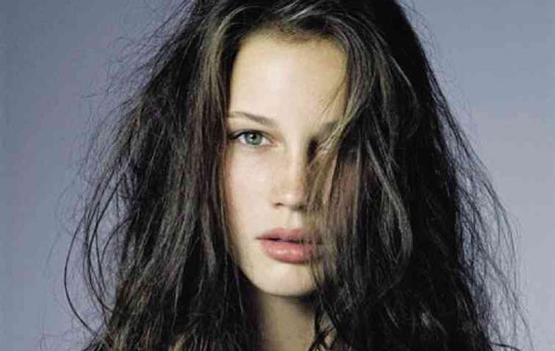 Ce tunsori și culori nu se mai poartă în anul 2018. Hairstylistul Cristi Pascu te învață cum să ai un look perfect