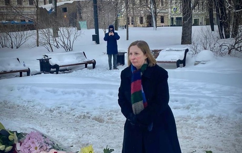 Ambasadoarea SUA la Moscova s-a recules la un memorial improvizat pentru disidentul rus Aleksei Navalnîi: „Un exemplu care inspiră”