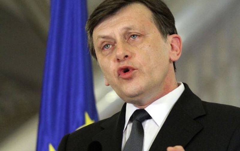 Antonescu: "O să văd dacă îl votez sau nu pe Iohannis"