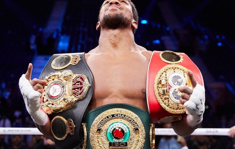 Boxerul Anthony Joshua, izolat. Participase la o reuniune cu Prințul Charles, testat pozitiv la COVID