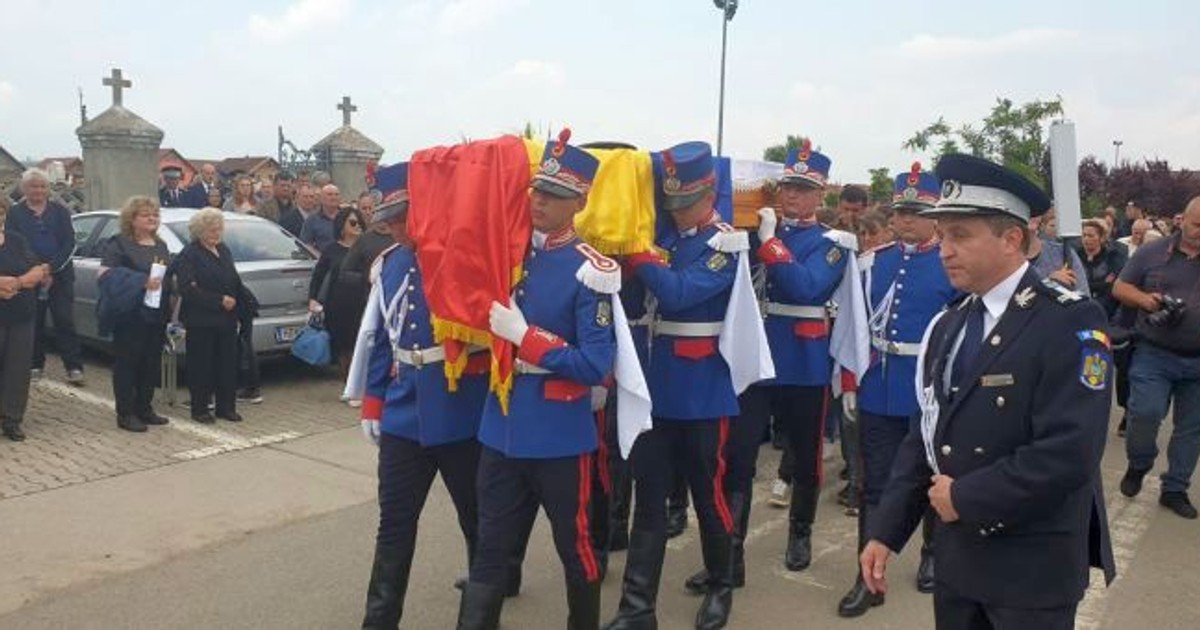 Polițistul Cristian Amariei, omorât în misiune, a fost înmormântat la Recaș.