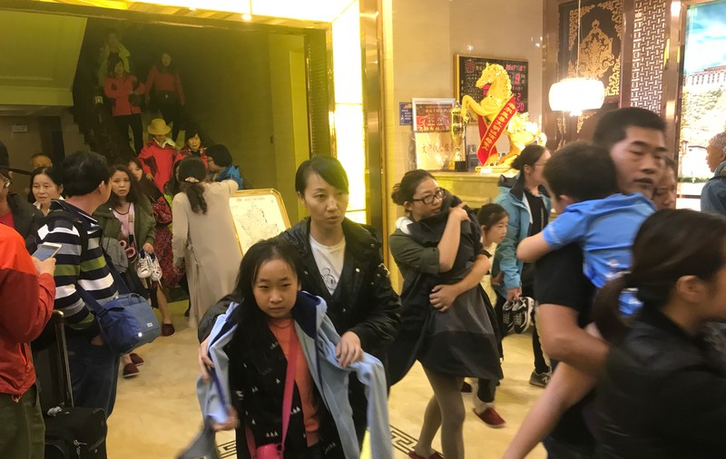 UPDATE | Cutremur puternic într-o zonă turistică din China. Autoritățile se tem că 100 de oameni au murit