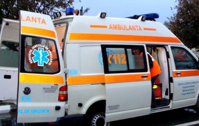 Șoferul unui autobuz cu călători din Brăila, la un pas să leșine în timp ce era la volan. Un călător a sunat la 112