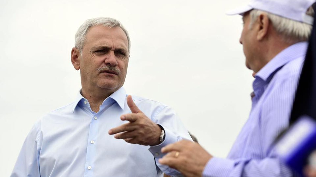 Localitatea unde a copilărit Liviu Dragnea, executată silit de Tel Drum. Liviu Dragnea, în cămașă, într-o vizită de lucru