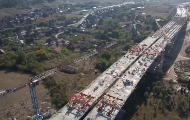 Lucrări la un viaduct de pe Autostrada A3 Transilvania, secțiunea dintre Nădășelu și Zimbor