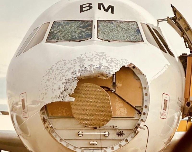 Avion Austrian Airlines, avariat după o furtună cu grindină. Cum a aterizat aeronava la Viena
