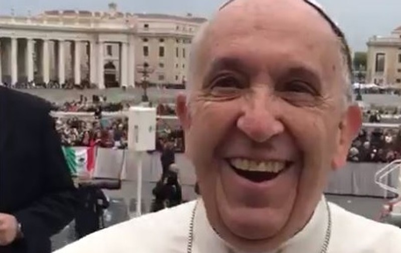VIDEO | Papa Francisc a spus un banc despre femei, la o întâlnire cu mai mulți tineri