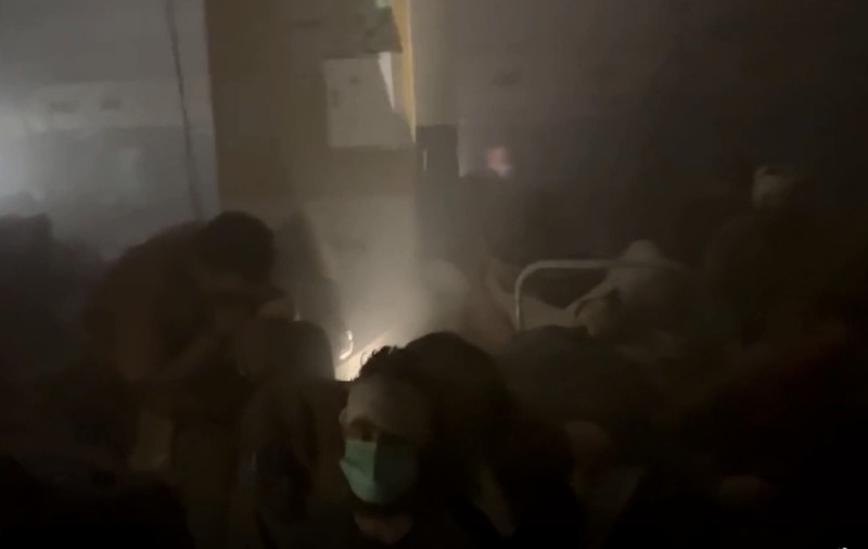 Noi imagini din buncărele uzinei Azovstal. Atacurile ruse au distrus spitalul de campanie din zonă. „Soldații deja răniți au murit”