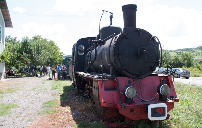Petrecere în mocăniță! Muzică electronică și cocktail-uri în vagonul de tren