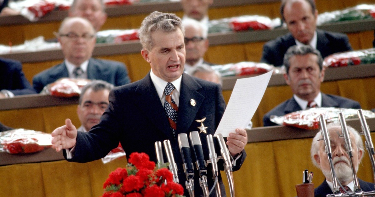 Fostul dictator Nicolae Ceaușescu a condus România în perioada 1965-1989. El a fost executat pe 25 decembrie 1989, la Târgoviște, după un proces sumar
