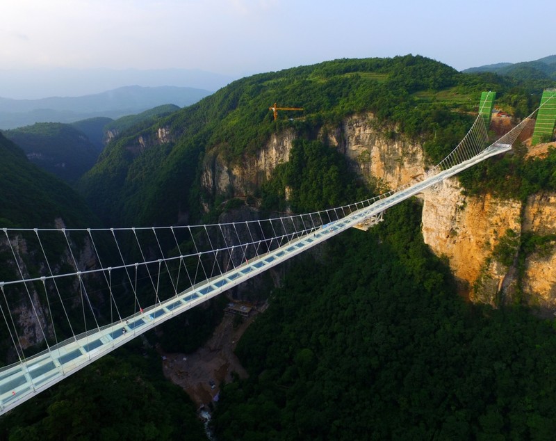 China a închis cel mai mare pod de sticlă, la 13 zile de la inaugurare