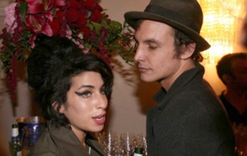 Amy Winehouse s-a logodit cu fostul ei soţ