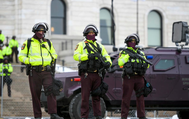 Mai multe persoane au fost împușcate într-o clinică din statul american Minnesota. Agresorul a detonat și un exploziv