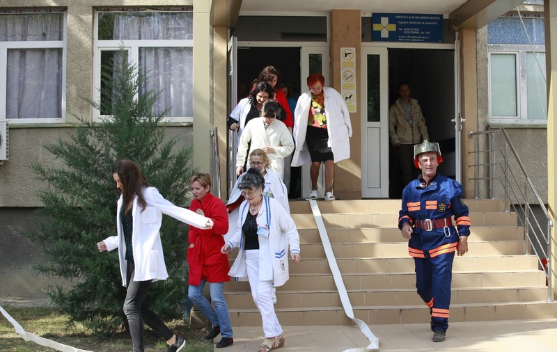 VIDEO&FOTO/ Simulare de incendiu puternic la policlinica Spitalului de Urgență Buzău