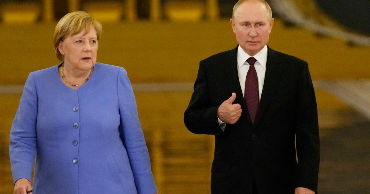 20 august 2021 - Angela Merkel (stânga) și Vladimir Putiin vin la o conferință de presă după o întrevedere la Kremlin Foto: Profimedia