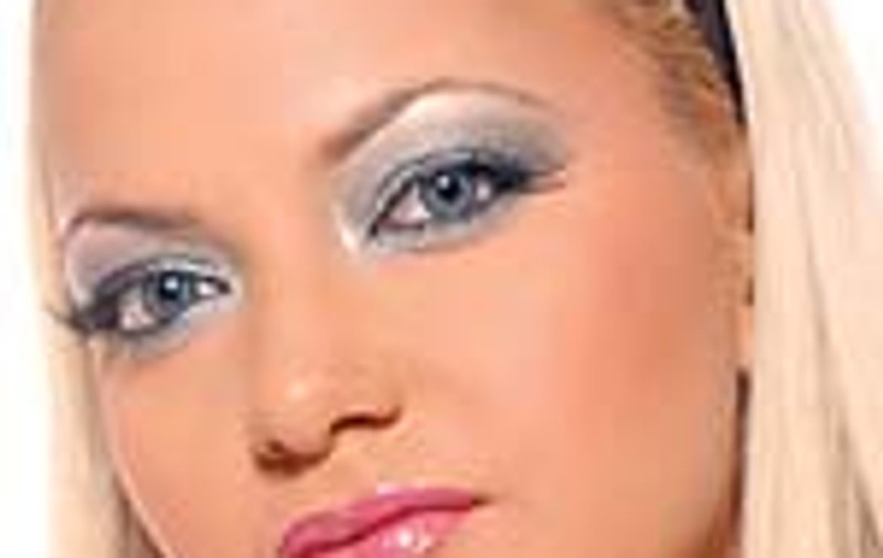 Andreea Antonescu investeste in flori si carti de autoeducare
