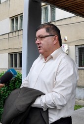 Adrian Semcu, fost vicepreședinte al Consiliului Județean Prahova, reținut de procurorii DNA Ploiești pentru trafic de influență în 2015 | Foto: Agerpres