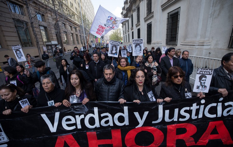 Foști agenți din Chile, închiși pentru abuzurile din timpul dictaturii lui Pinochet, ar putea fi eliberați pentru a se asigura „distanțarea socială” și în pușcării