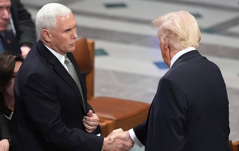 Mike Pence și Donald Trump, prima întâlnire din anul 2021. Ce și-au spus cei doi la funeraliile lui Jimmy Carter 