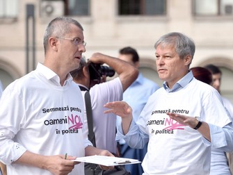 Dan Barna și Dacian Cioloș | Foto: Agerpres