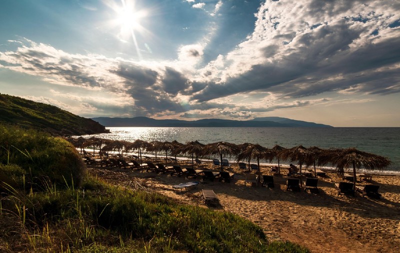 Skiathos, insula cu peste 70 de plaje spectaculoase. Destinația ideală de vacanță aproape de România