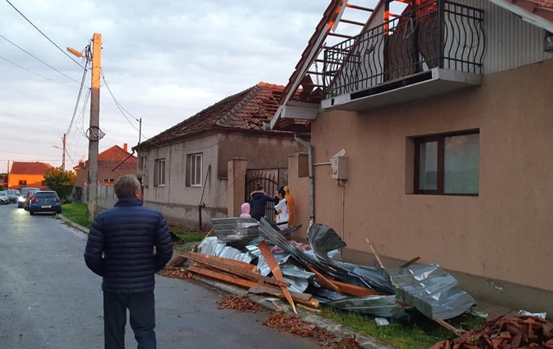 Cum arată o localitate din Bihor după furtună. Zeci de case au fost distruse