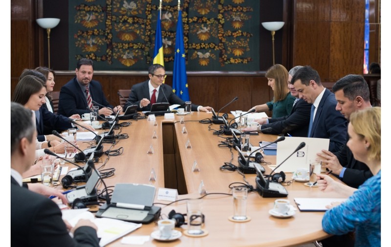 Grindeanu: Situaţia vaccinării devine o urgenţă; Guvernul ia în calcul modificarea legislaţiei privind achiziţia de vaccinuri