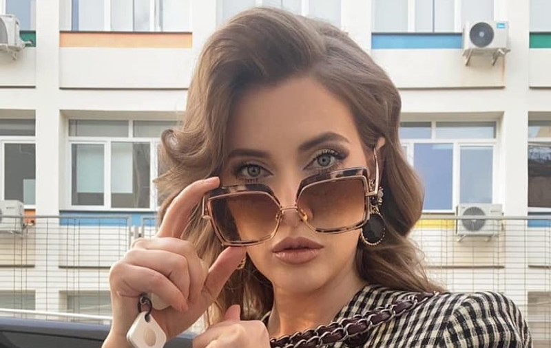 Imaginea cu Oana Roman care a stârnit controverse. Iulia Albu i-a comentat din nou apariția în mediul virtual. „O fotografie atât de prelucrată”