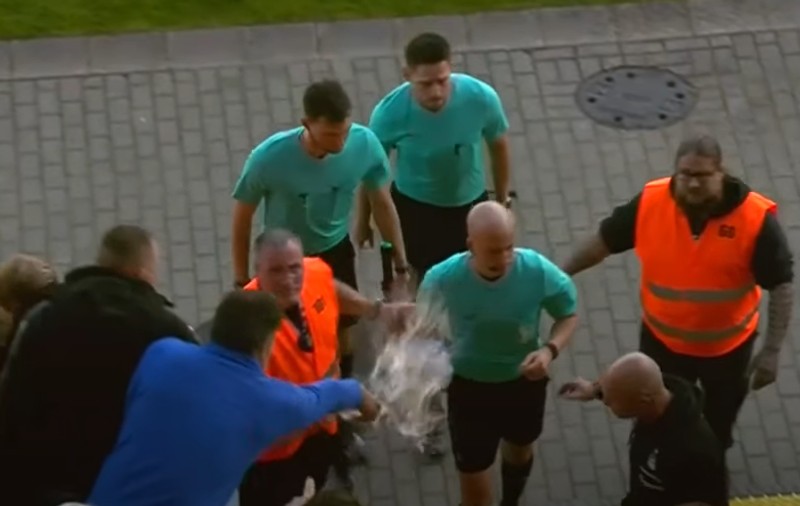 „Durere și suferință”. Ce daune cere arbitrul german care l-a dat în judecată pe bărbatul care i-a aruncat cu bere în cap