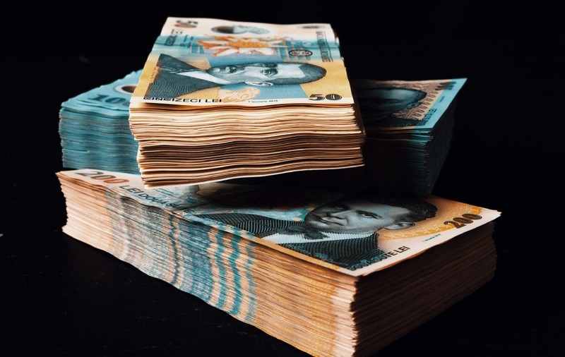 Schema prin care o contabilă din Sibiu a reușit să fure 353.000 de lei de la o școală și o grădiniță