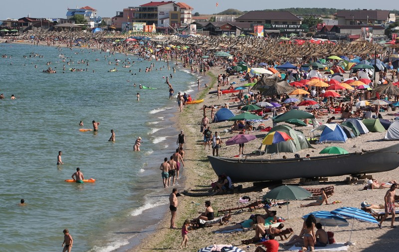 159 de lei, o săptămână pe litoral! Scad prețurile la mare, dar vin ploile...