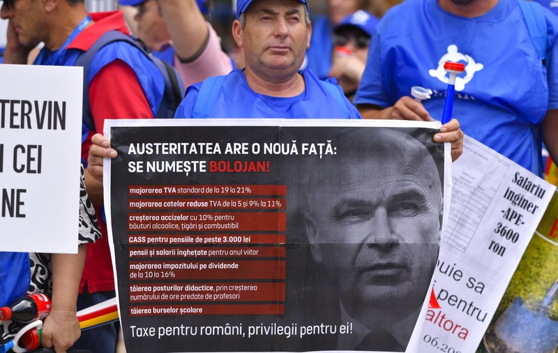 România riscă un nou colaps: cel mai mare deficit din PIB din UE, AUR pe primul loc cu 40% și un sfert din fondurile europene pierdute