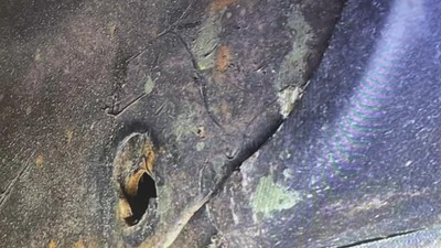 Mașina avocatului norvegian cu găuri de rugină. Foto Piața Auto