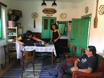 Echipa de cercetare ”Niște orășeni”, făcând planul de bătaie