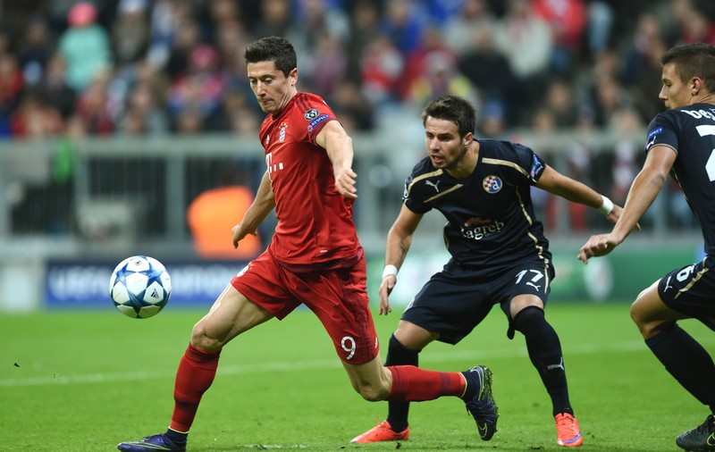 Liga Campionilor, etapa a II-a: Ce măcel, pentru Măţel! Fundaşul român a greşit la primul gol marcat de Bayern Munchen. Barcelona a suferit enorm fără Messi. Rezultat-bombă în Belarus. Jose Mourinho nu s-a simţit ca acasă la Porto, Chelsea a "furat-o" / GALERIE FOTO