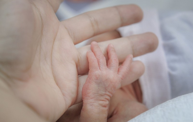 Cel mai mic număr al nașterilor din ultimii 7 ani. În 2020, au venit pe lume cu 30.000 mai puțini copii față de anul trecut