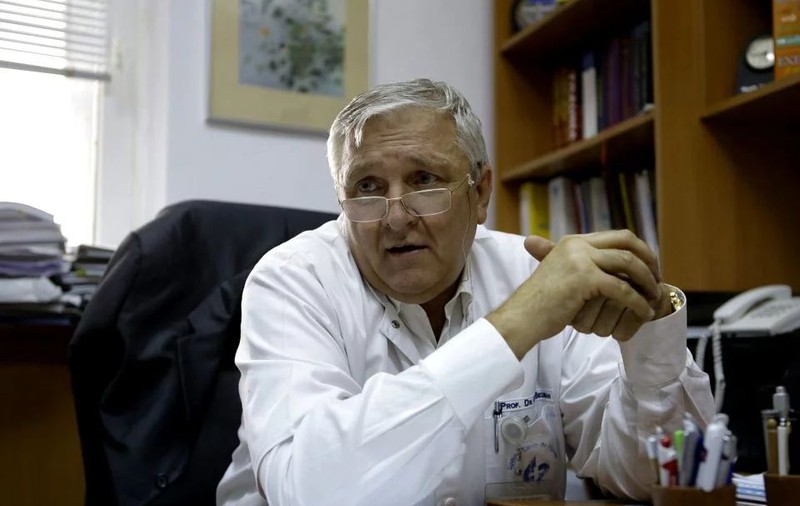Medicul Mircea Beuran trebuie despăgubit, după ce a fost demis pentru cazul femeii arse pe masa de operații