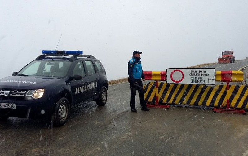 Se deszăpezește Transalpina, pe tronsonul cuprins între Rânca şi Obârşia Lotrului