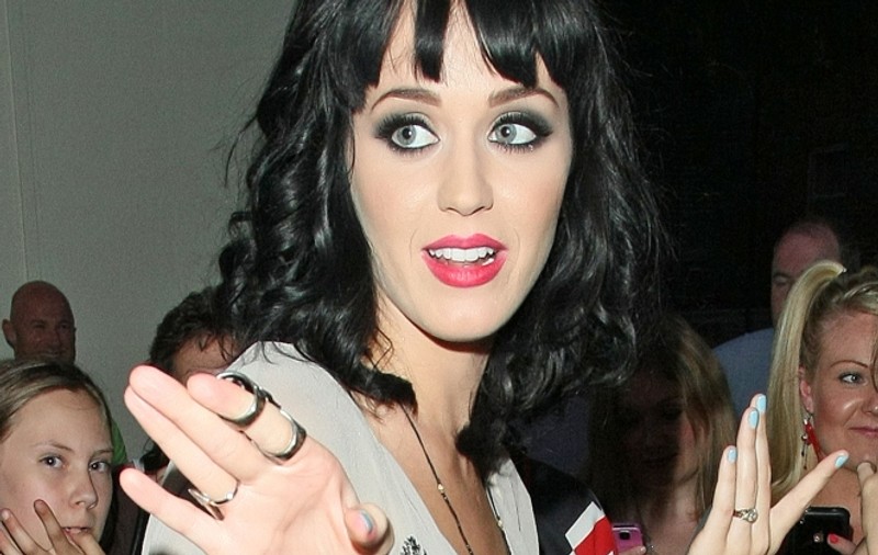 Katy Perry se căsătoreşte în Maui?