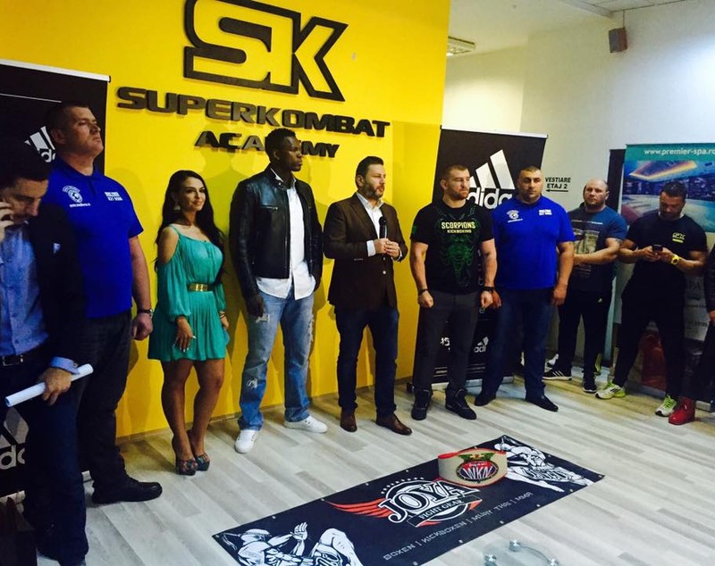 SUPERKOMBAT BUCUREȘTI: Luptătorii au dat proba cântarului în noua Academie Superkombat, lansată în prezența lui Remy Bonjasky | GALERIE FOTO