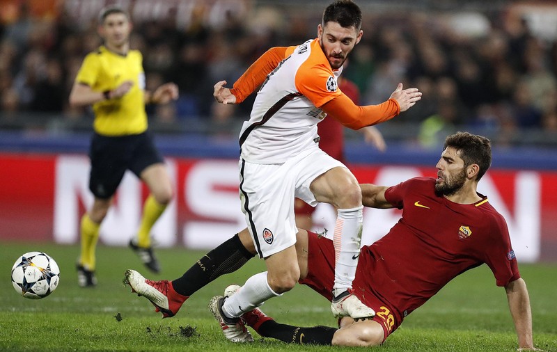 Copil de mingi aruncat peste reclame de un fotbalist de la Șahtior. Gest șocant în Liga Campionilor | VIDEO