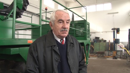 Gheorghe Ivan a creat mașina de recoltat stuf. Mașini agricole românești