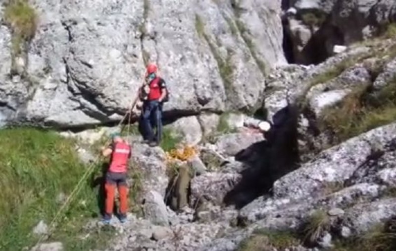 Un tânăr de 22 de ani, dispărut în luna iulie în Munții Bucegi, a fost găsit mort de salvamontiști